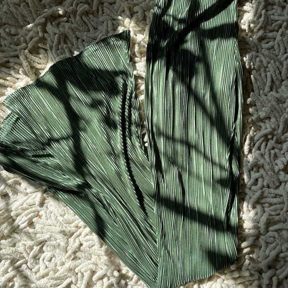 super stylish, forest green accordion fit and flare pants - Picture 2 of 5